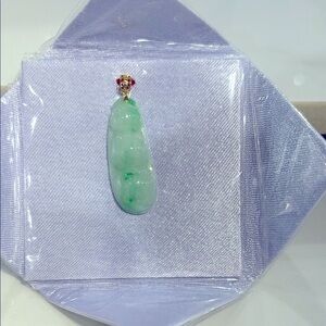 Elegant Green Jade Pendant Necklace